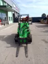 Višenamjenski zglobni utovarivač Avant 528
